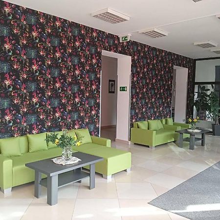 Hostel Szkolne Schronisko Mlodziezowe Dabrowka Prudnik Exterior foto