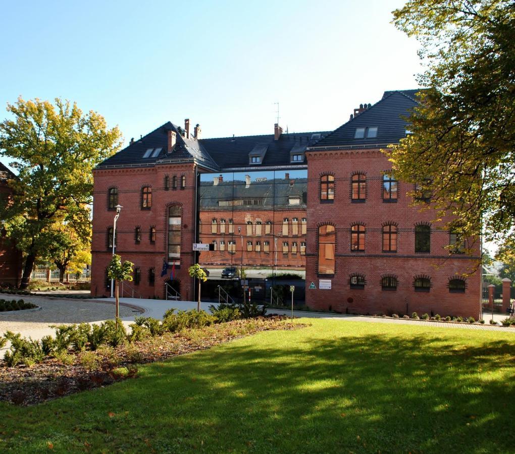 Hostel Szkolne Schronisko Mlodziezowe Dabrowka Prudnik Exterior foto